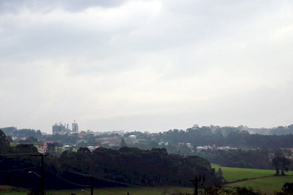 Segunda-feira inicia com frio e nebulosidade na região