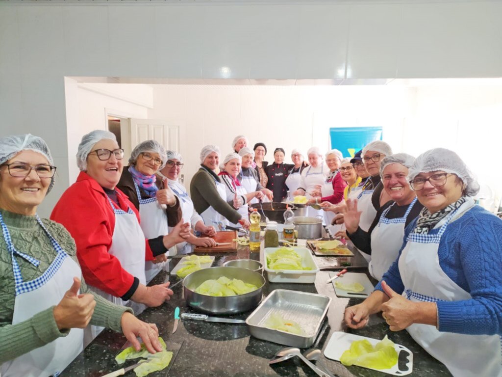 Associação promove curso de culinária típica Romena