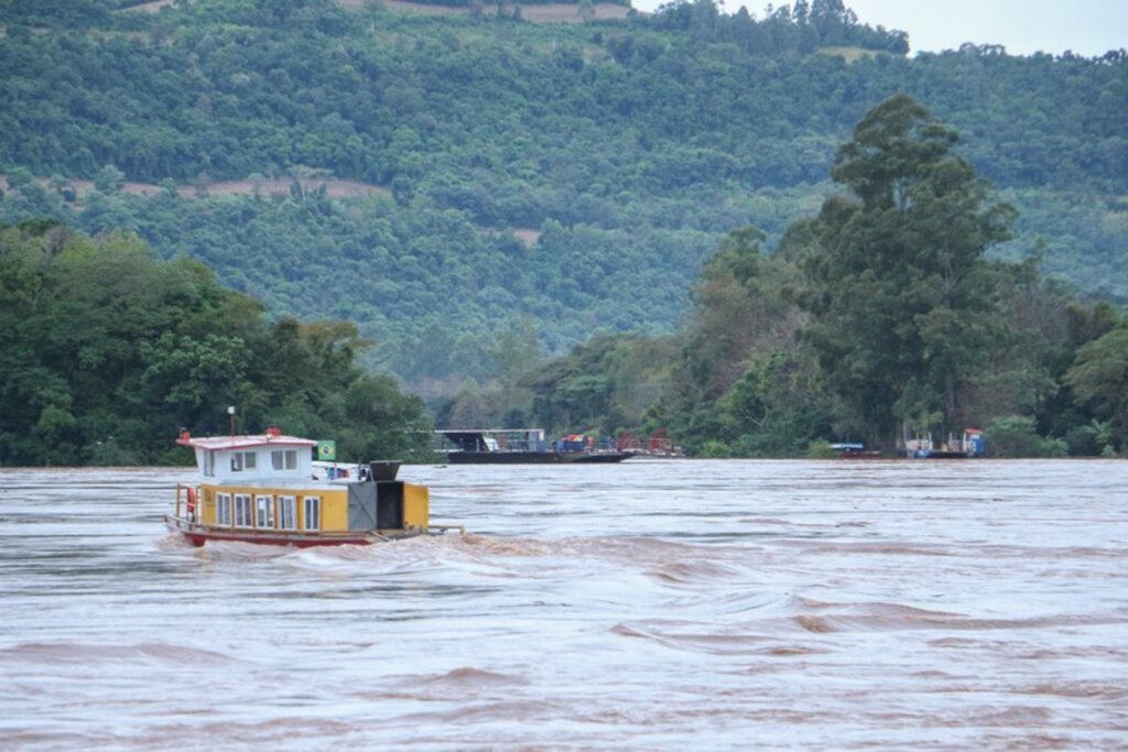 Nível do rio Uruguai em Itapiranga: pontes fechadas e balsas interrompidas