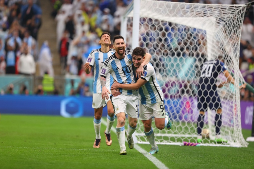 Foto: Divulgação - AFA - O gênio agora é artilheiro deste Mundial, com cinco gols, ao lado de Mbappé, e se tornou, também, principal goleador de sua seleção na história das Copas: 11