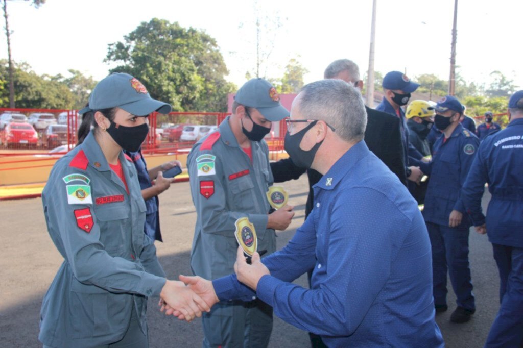 Corpo de Bombeiros realiza homenagens e recebe equipamentos