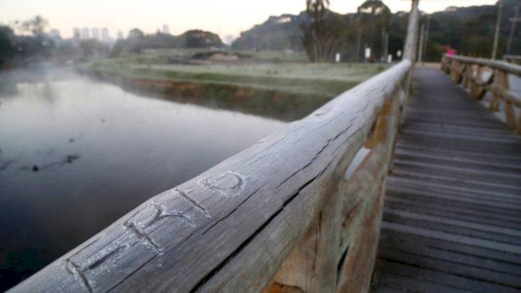 Semana inicia com previsão de chuva e frio intenso