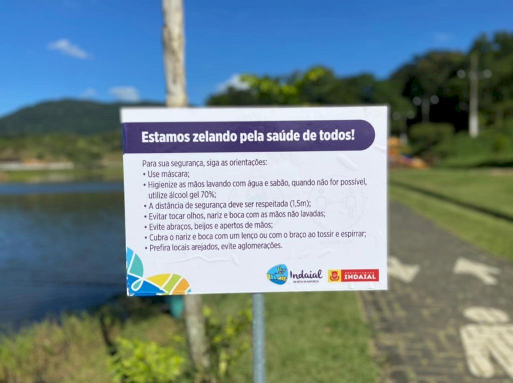 Placas com medidas de prevenção à Covid-19 orientam usuários do Parque Municipal Jorge Hardt