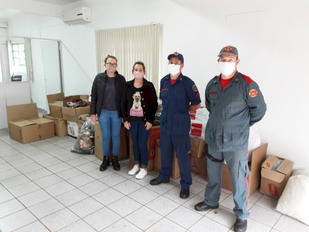 Quartel de Itapiranga arrecada 1056 peças de roupas