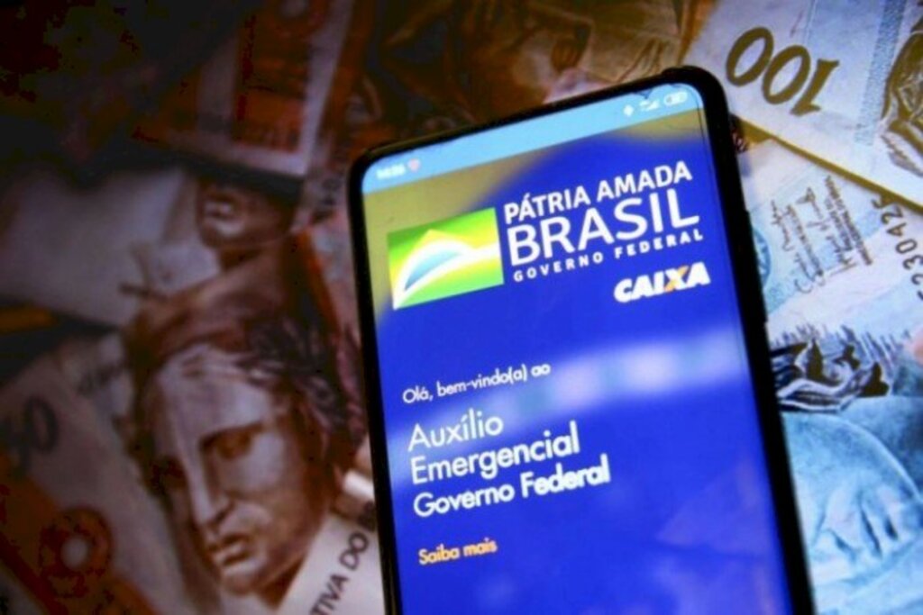 Governo irá prorrogar auxílio se houver 2ª onda de Covid-19, afirma Guedes