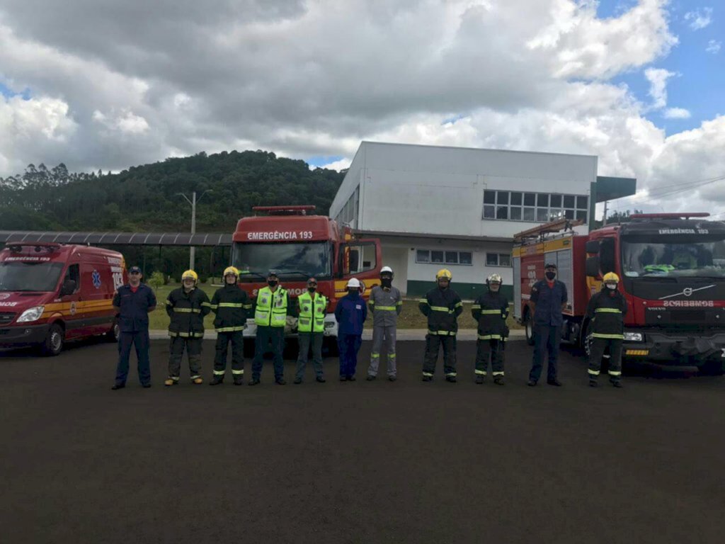 Corpo de Bombeiros Militar, realiza simulado na empresa Laticínios Tirol