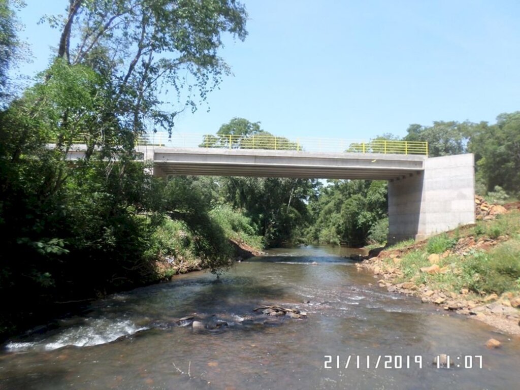 Ponte sobre rio Macaco Branco está interditada em Iporã