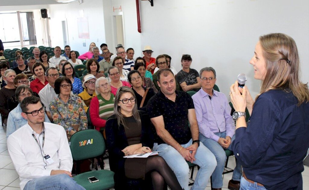 Iniciam cursos de extensão para idosos de Itapiranga