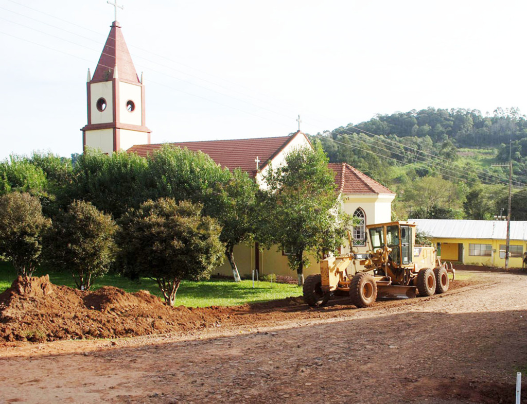 Empresa  inicia obras de pavimentação em La. Jaboticaba