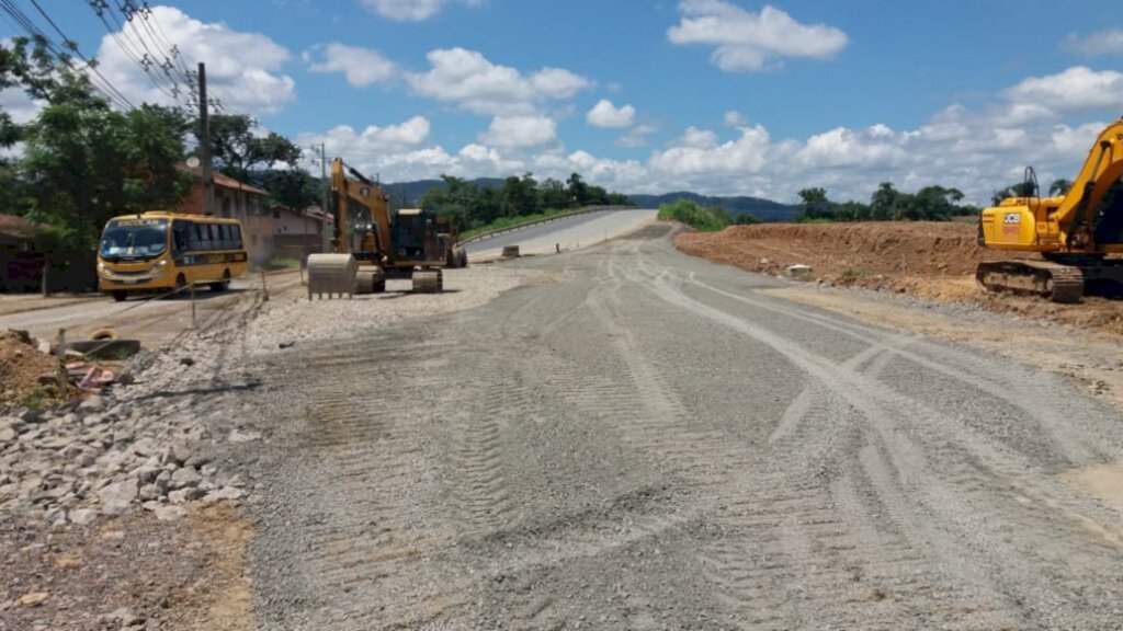 Prefeitura de Indaial interdita trecho da terceira ponte para continuidade das obras