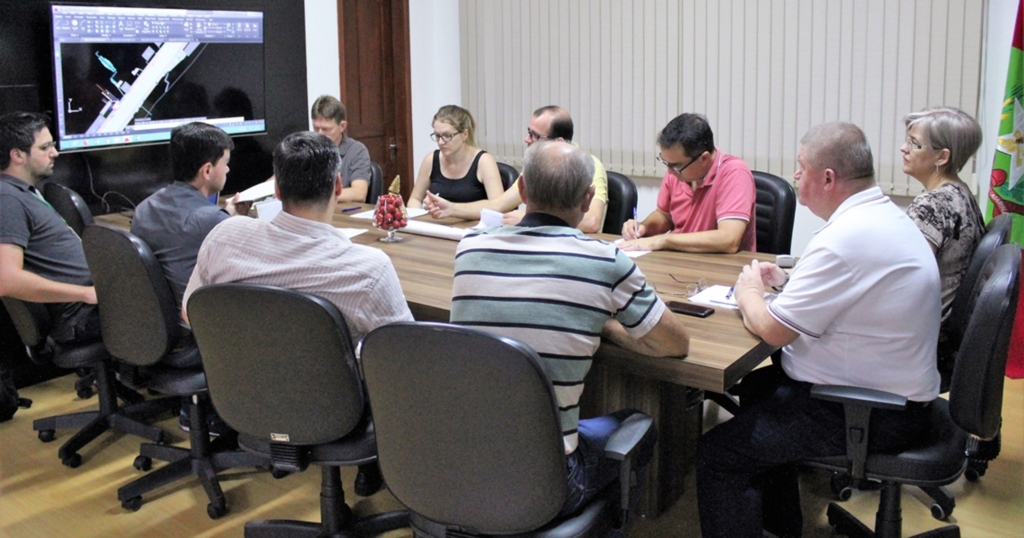 Encontro encaminha conclusão do projeto de revitalização da Avenida Uruguai