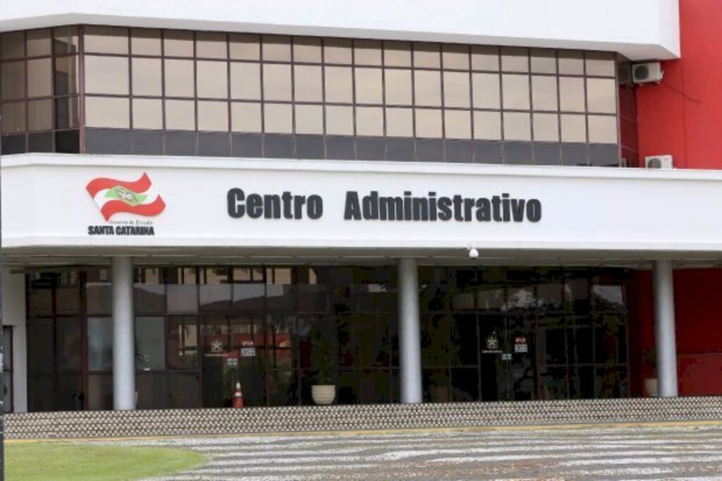 Governo de SC vai investigar reajuste dos procuradores