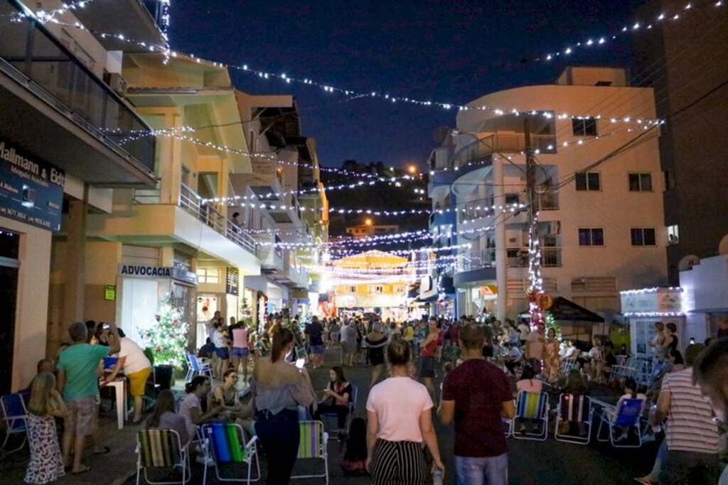 Acendimento da iluminação natalina na Rua Independência será nesta sexta-feira, 2