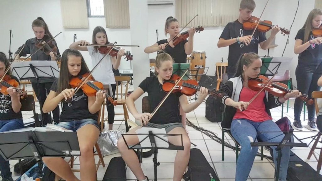 Município abre inscrições para aulas de música, dança, patinação e teatro