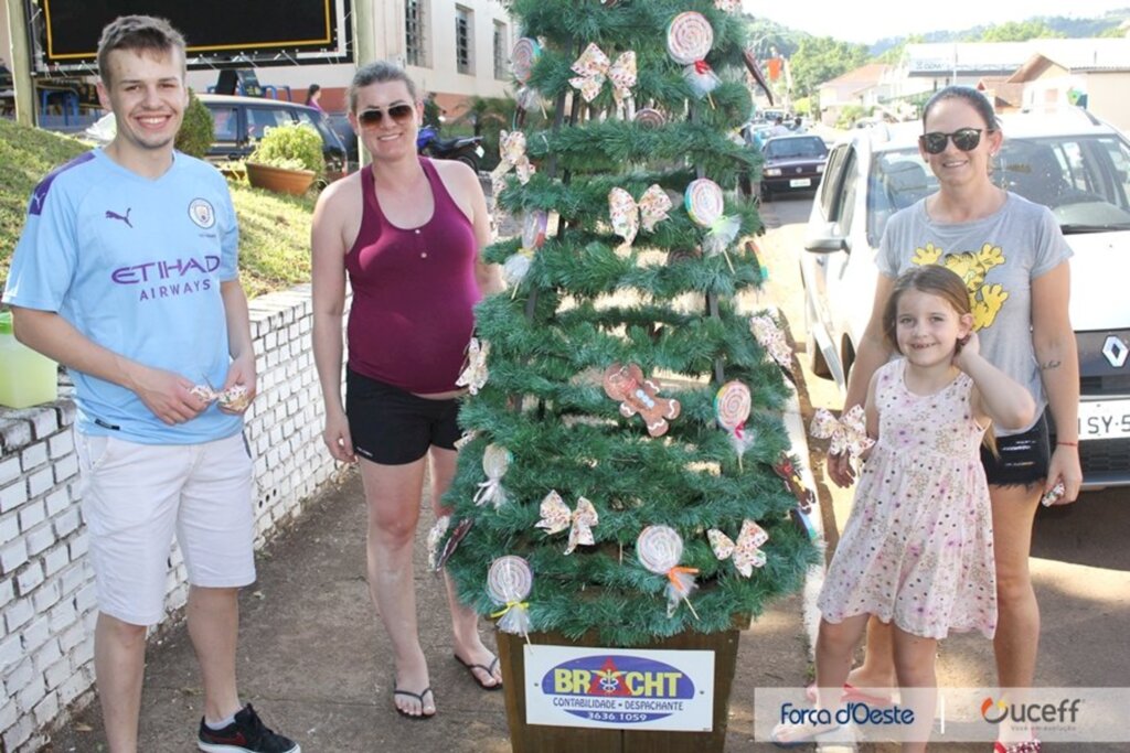 Festival dos Pinheiros inicia Tempo de Natal em São João do Oeste