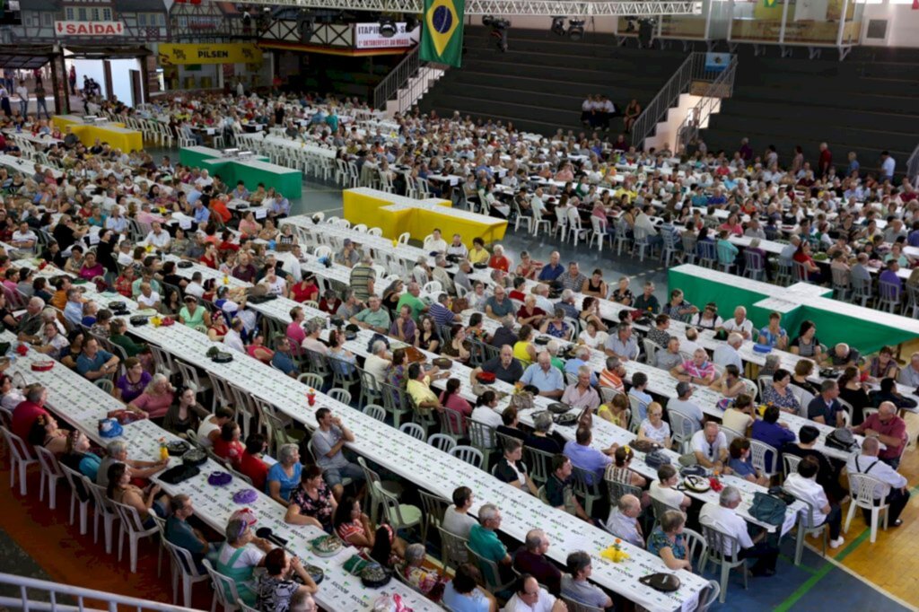 Oktoberfest da Melhor Idade abre os festejos na cidade