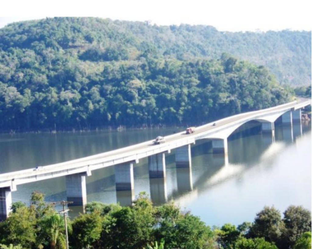 Divulgação / Prefeitura de Concórdia / Prefeitura de Concórdia - Ponte sobre o Rio Uruguai, numa região com intensa vegetação em Concórdia, líder em recuperação da Mata Atlântica