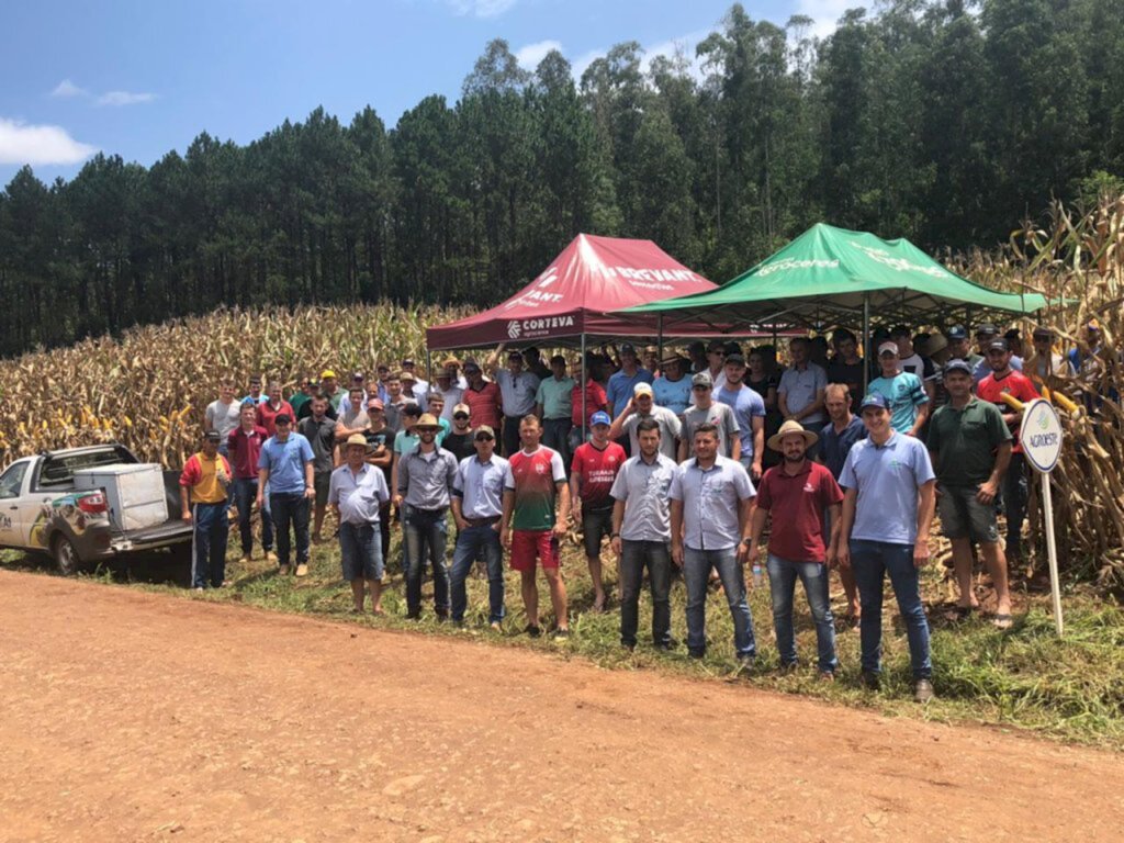 Dia de Campo sobre silagem de milho reuniu mais de 100 pessoas