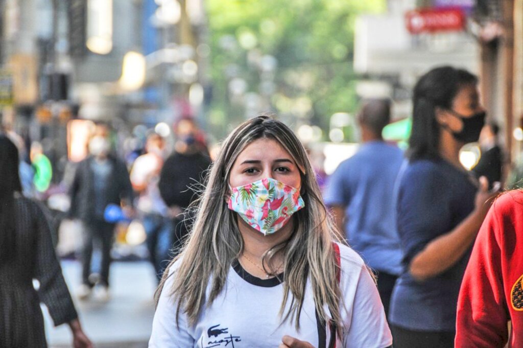 Governo do Estado flexibiliza uso de máscaras em ambientes abertos