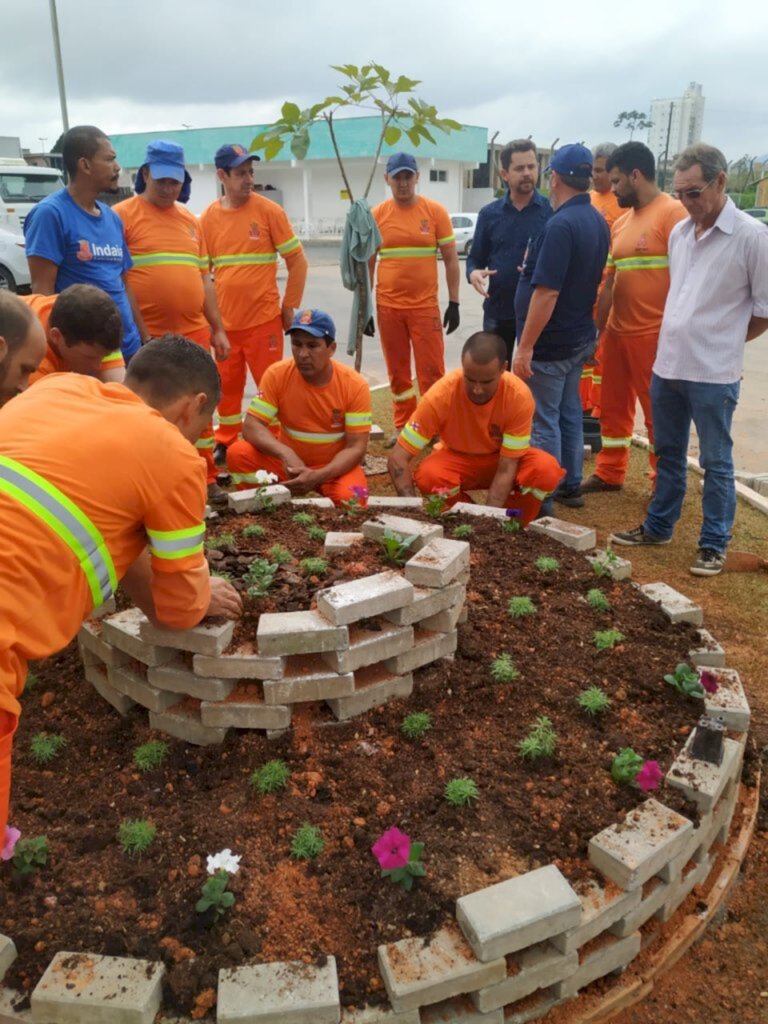 Servidores da Prefeitura e internos do Programa Reintegrar participam de curso de Jardinagem
