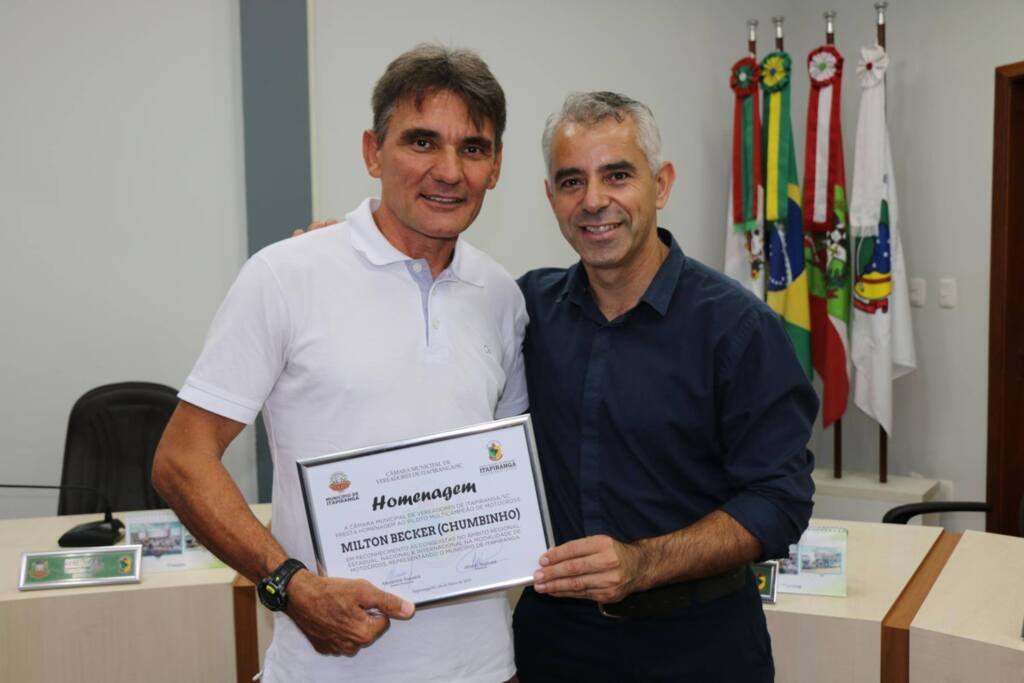 Piloto de motocross Chumbinho Becker recebe homenagem