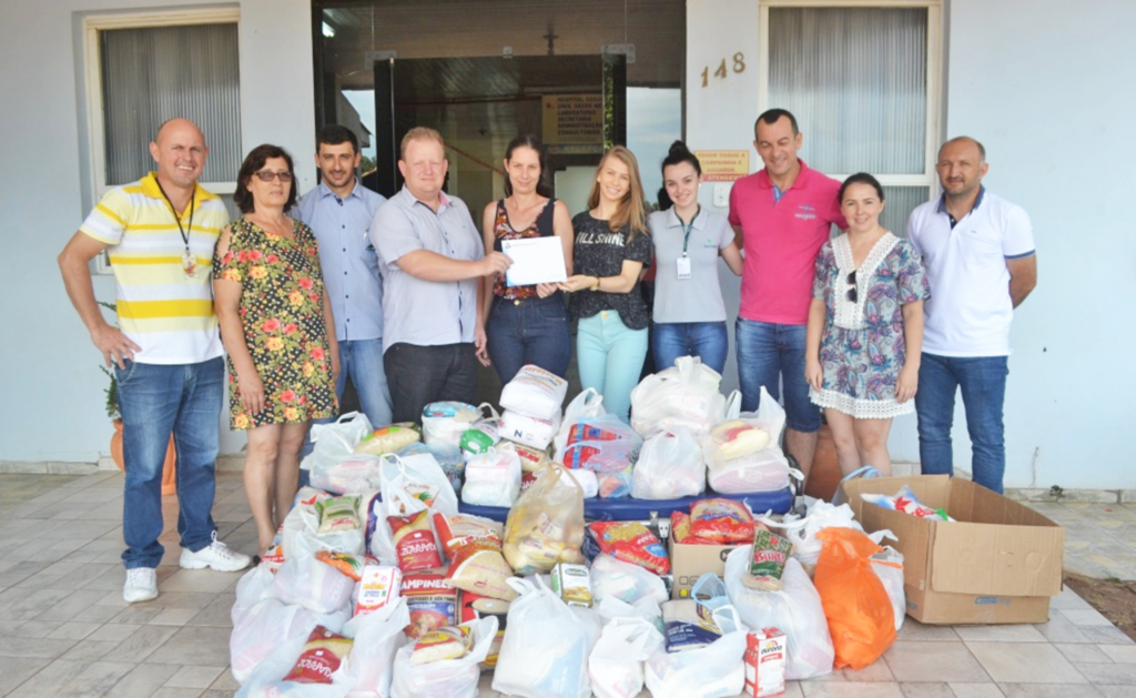 Comissão de Esporte entrega alimentos e lucro de evento beneficente