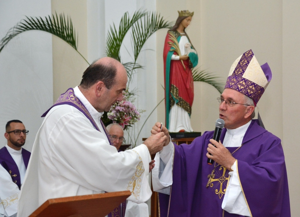 Beto Fotografias - Padre João Bachmann foi empossado pelo Bispo Dom Rafael Biernaski