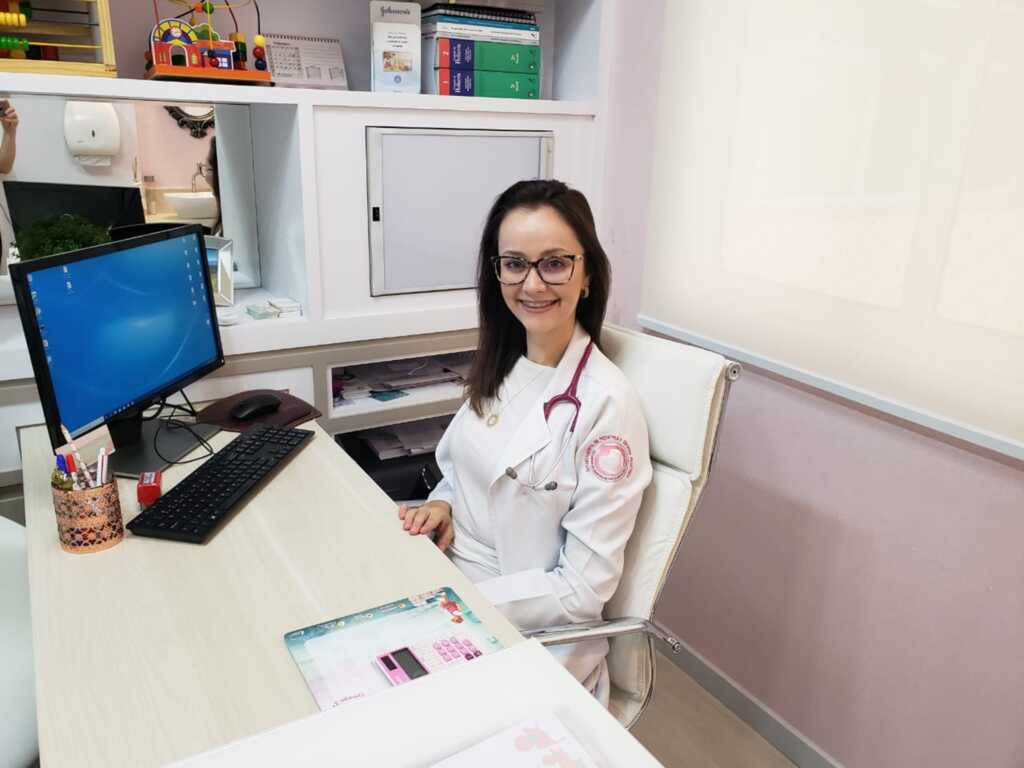 Arquivo Pessoal - Pediatra  Drª Ana Carolina Nazari Bonessi,  atua na pediatria geral do Hospital Beatriz Ramos de Indaial e também atende em seu consultório particular no município