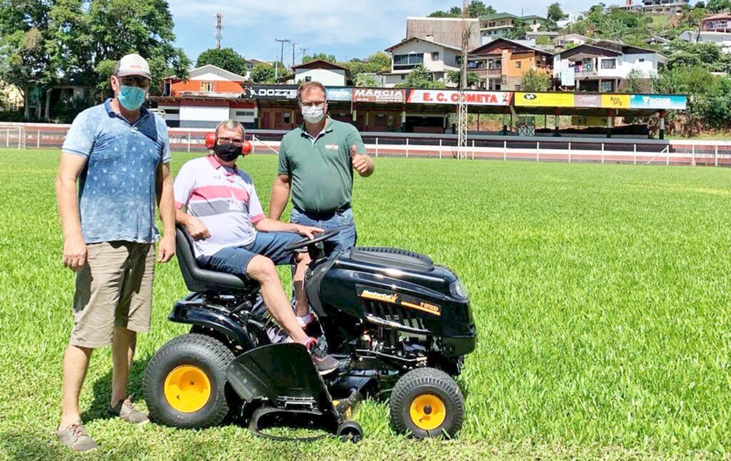 A melhor linha de tratores para cortar grama