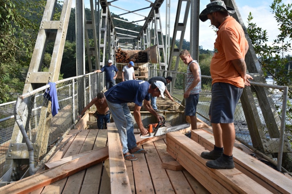Ponte de acesso à localidade de Ressacada recebe reforma