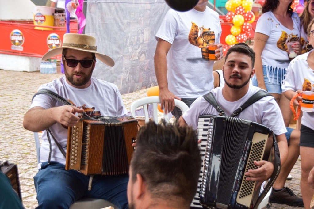 jornal O Indaialense / Cotidiano / Stammtisch Apiúna