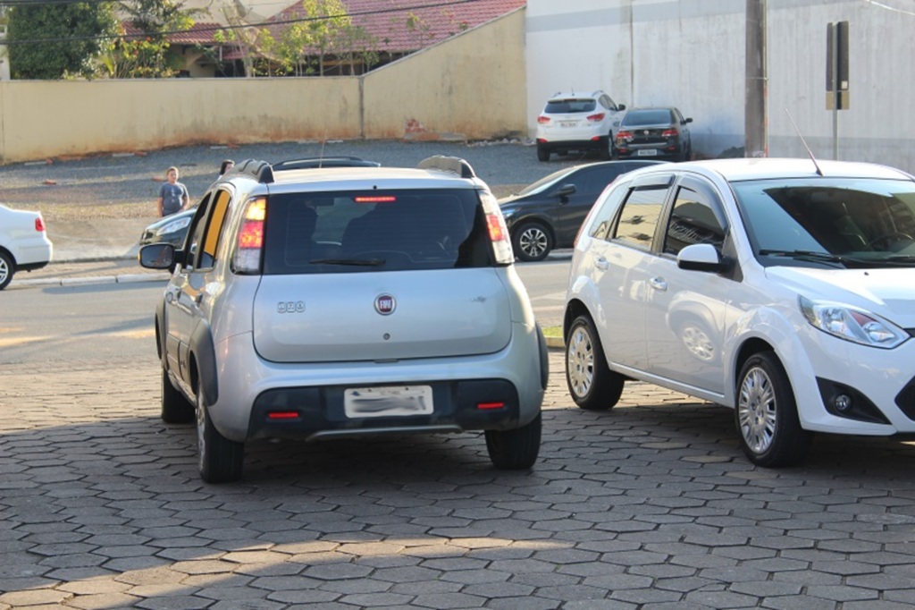 Janaina Possamai - O veículo que conduziu o menor ao Casep saiu do Fórum pouco depois das 16h30min
