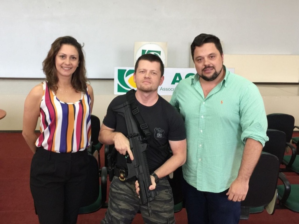 Polícia Civil de Indaial recebe submetralhadora