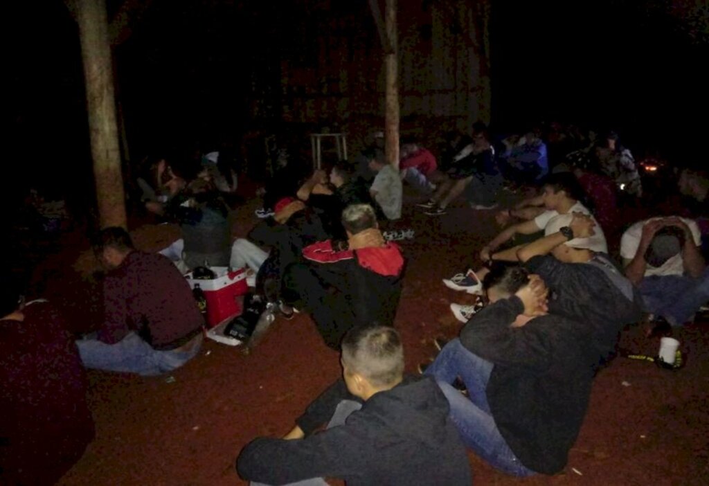 Polícia Militar atende denúncia de festa com 60 jovens