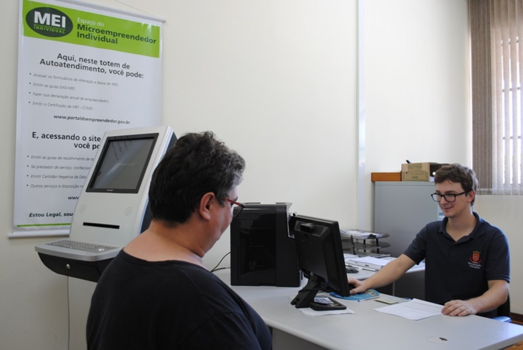 PMI - Empreendedor recebe orientações sobre procedimentos para viabilizar a implantação da empresa, com redução da burocracia e mais agilidade