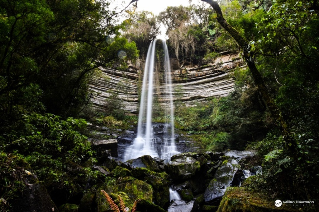 Willian Klaumann - A queda dividida em três fios d?água conferirem à Cachoeira dos 3 Dedos um visual único