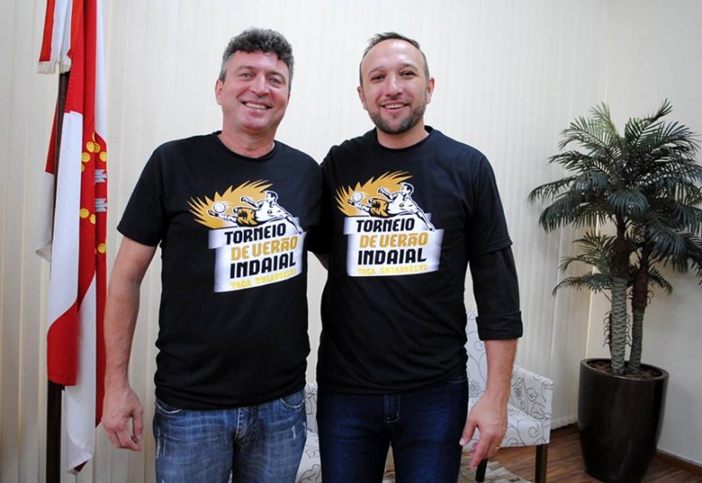 FME/Divulgação - Rubinho (homenageado do Torneio de Verão) ao lado de Marcelo