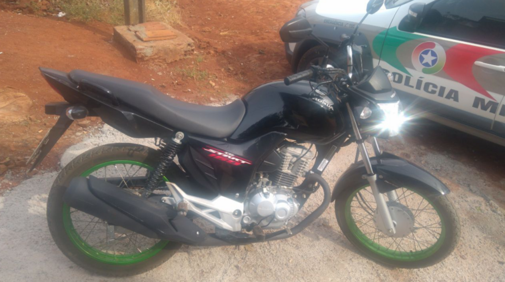 Motocicleta que fugiu de abordagem policial no bairro Divinéia é encontrada