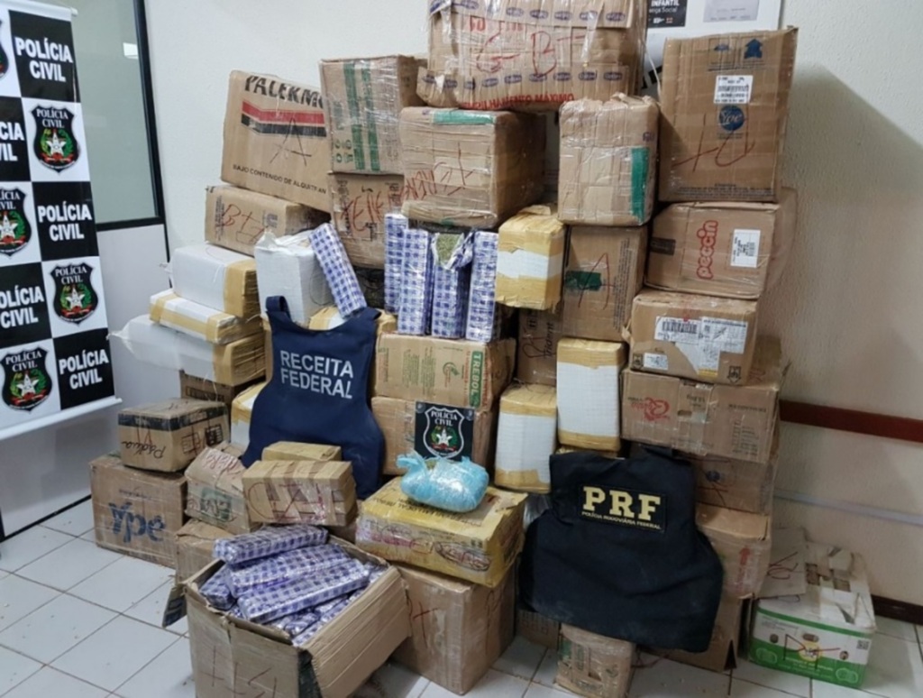 Polícia Civil - Em uma das maiores apreensões do ano, foram descobertos 1,173 toneladas de maconha e 740 gramas de Skunk