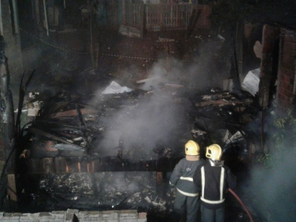 Corpo de Bombeiros/Divulgação - Casa ficou praticamente destruída em incêndio em Xaxim