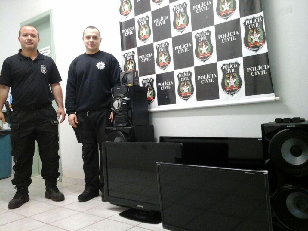 Duas pessoas são presas em operação da Polícia Civil, em Chapecó