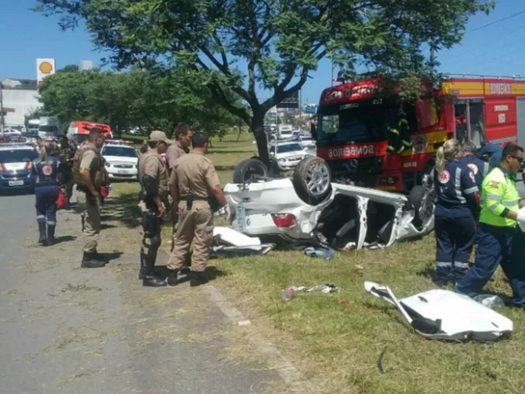 Pedro Rockenbach/RBS TV - Carro capotou várias vezes, segundo testemunha