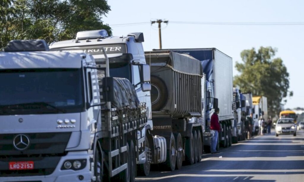 A greve nacional dos caminhoneiros está prevista para ser deflagrada na segunda-feira (1º) ? Foto: - 