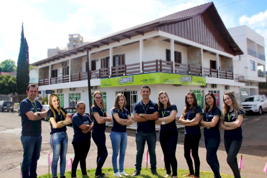 Jumper Profissões e Idiomas comemora cinco anos