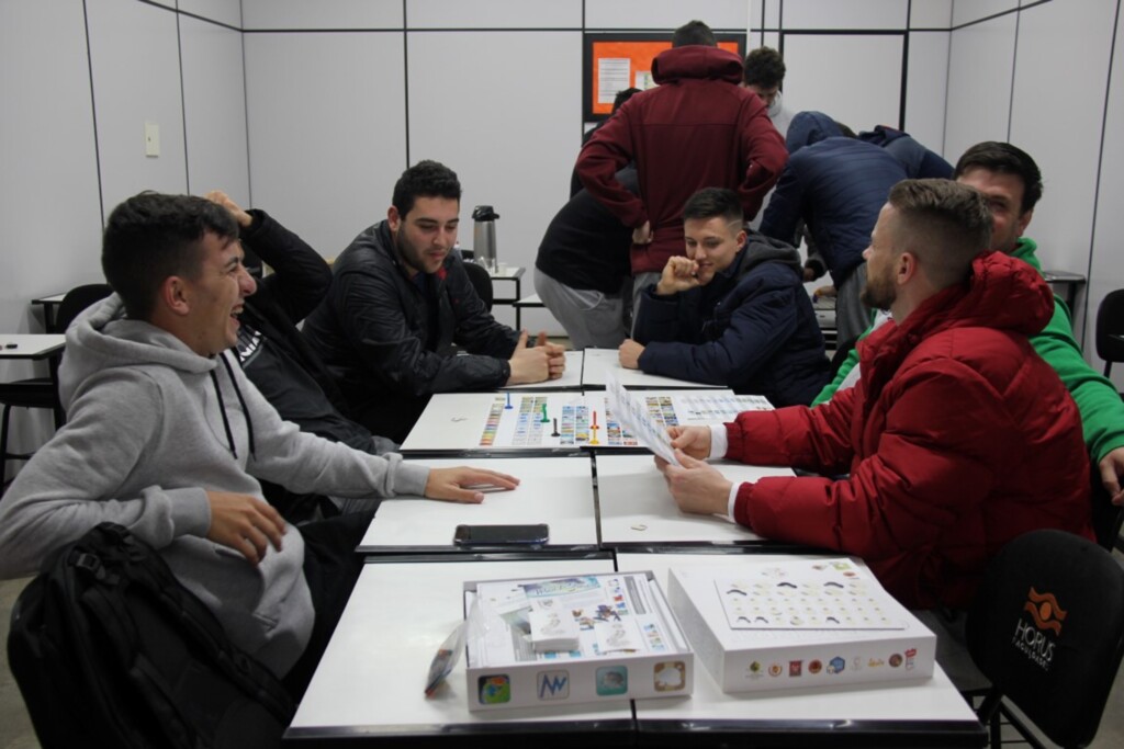 Equipe da Pinhalense Futsal participa de aulas do 'Super Cérebro' da Horus Faculdades