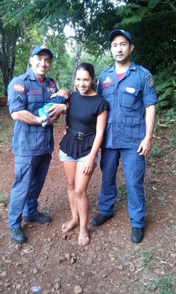 Divulgação/Bombeiros/Rodrigo Kroth/IMP - Bombeiros reencontraram mãe e filho pela primeira vez após o parto na quarta-feira