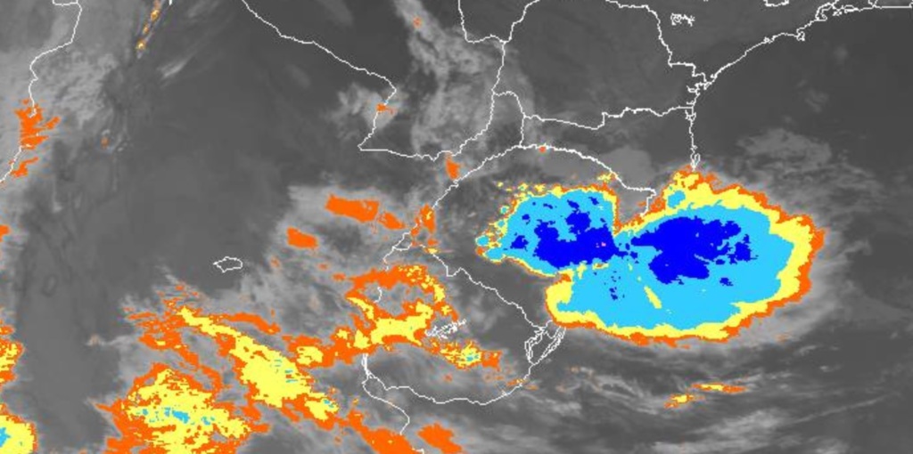 Segunda-feira é de tempo nublado e chance de chuva em Santa Catarina