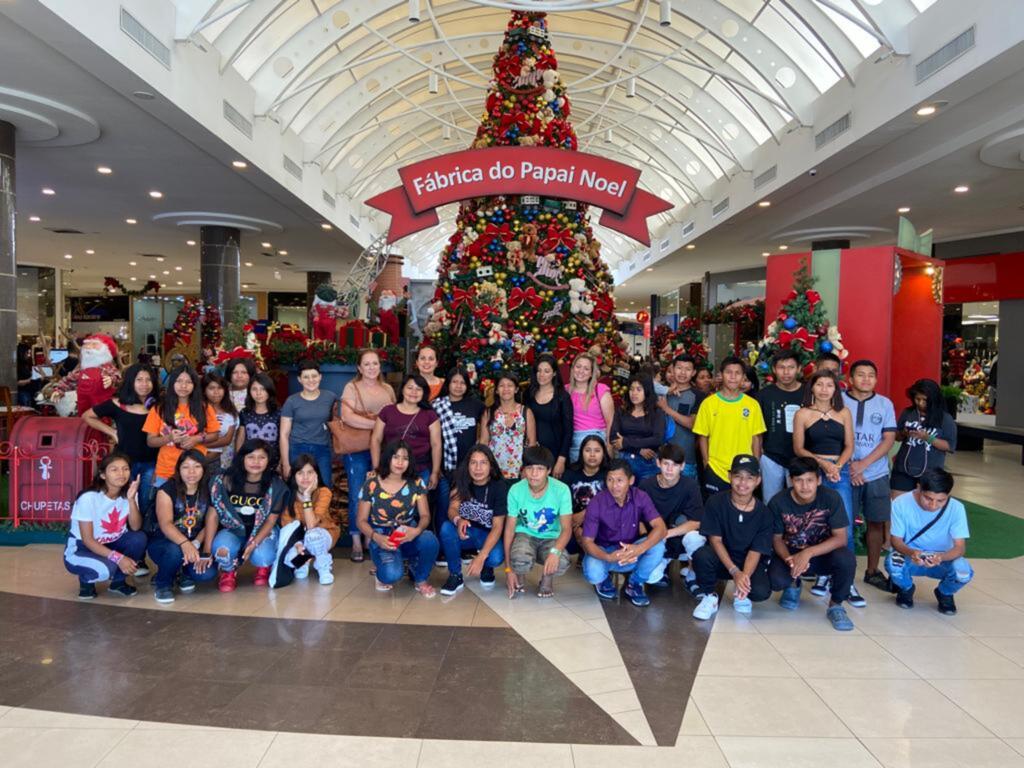 Alunos indígenas visitam o cinema pela primeira vez