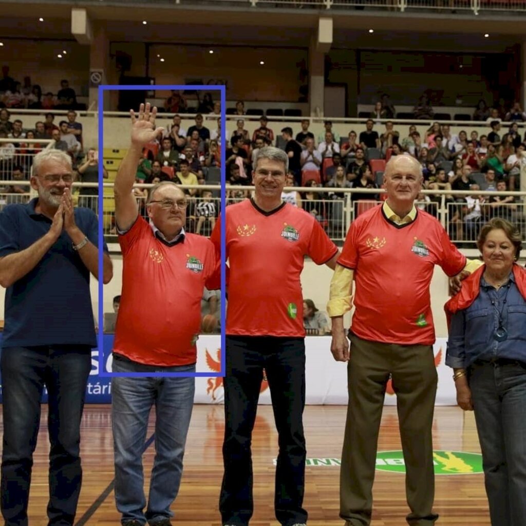 arquivo/internet - Ivo Krelling (assinalado em azul) entre as grandes legendas do basquete de Joinville