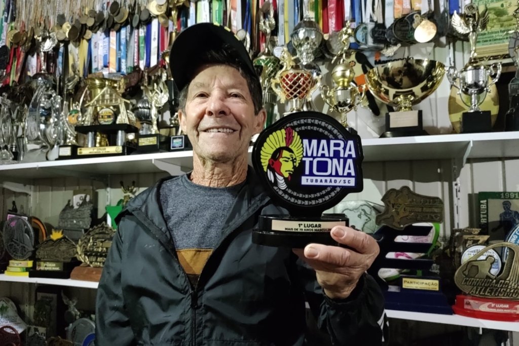 Conheça a história de Atílio Calegario, maratonista aos 81 anos